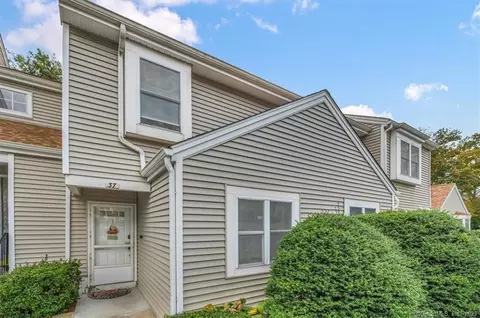 37 Brentwood Dr #37, Wallingford, CT 06492