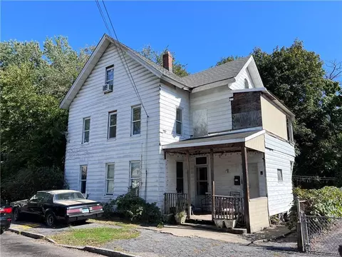 32 Lester St, Ansonia, CT 06401