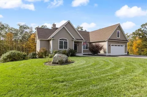 21 Olivia Ln, Stonington, CT 06378