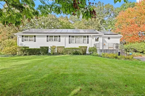 38 Batt Ln, East Haven, CT 06513