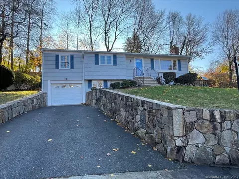 25 Ginger Cir, Fairfield, CT 06825