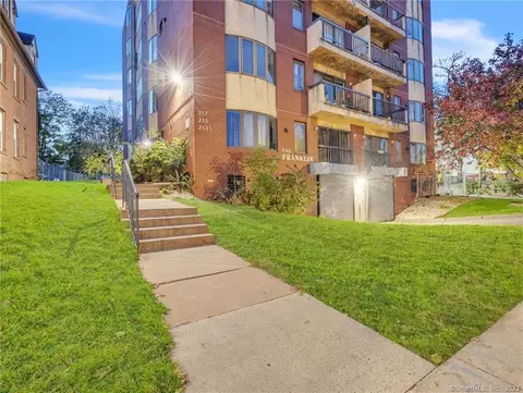 213 Franklin Ave #405, Hartford, CT 06114