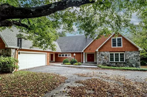 12-16 Overlook Ter, Danbury, CT 06811