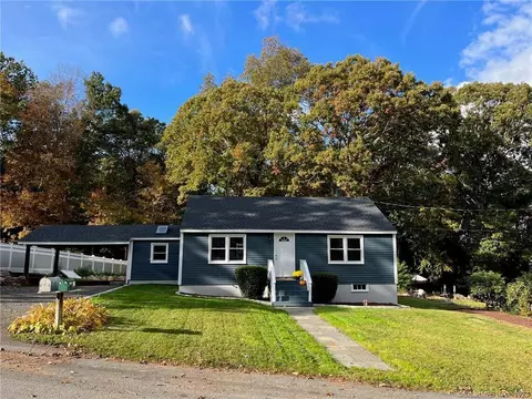 35 Rocky Ledge Dr, Clinton, CT 06413
