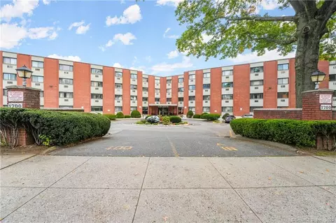 1700 Broadbridge Ave #B42, Stratford, CT 06614