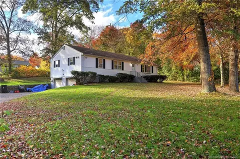 484 Halliwell Ave, Orange, CT 06477