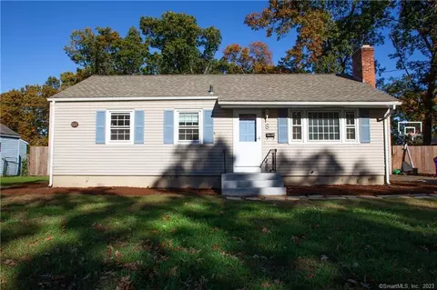 8 Enfield St, Windsor Locks, CT 06096
