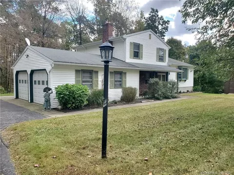11 Ortega Dr, Montville, CT 06370