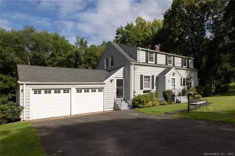 804 Walnut Hill Rd, Orange, CT 06477