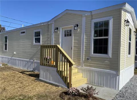 12 2nd St, Beacon Falls, CT 06403