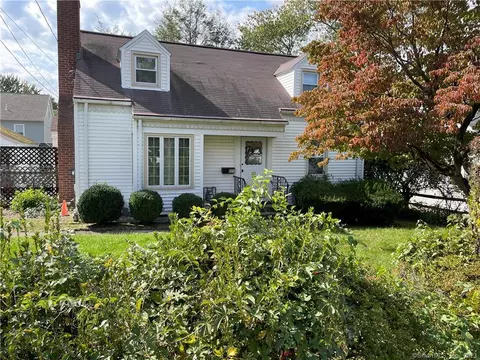195 Alberta St, Fairfield, CT 06825