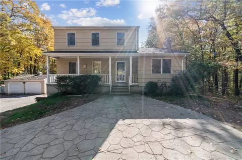 15 Greenbriar Rd, Oxford, CT 06478