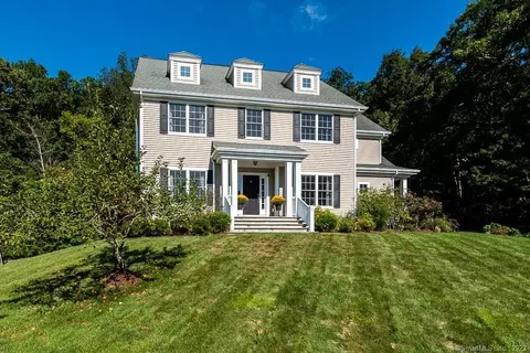 10 Hickory Ct, East Lyme, CT 06333