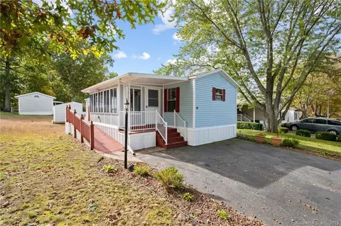 136 Hunters Rd #131, Norwich, CT 06360