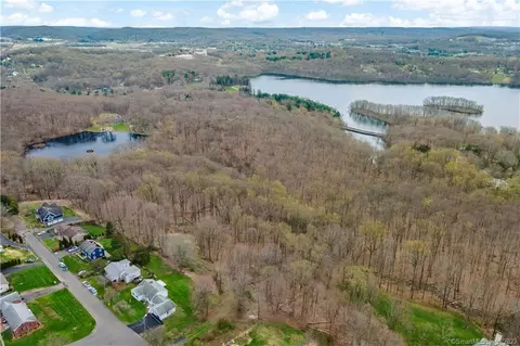 21 Grandview Dr, Danbury, CT 06811