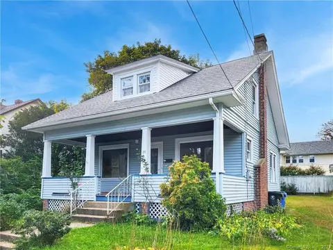 29 Kinney Ave, Norwich, CT 06360