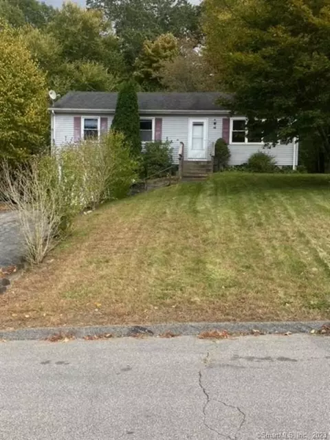 46 Tanglewood Ln, Voluntown, CT 06384
