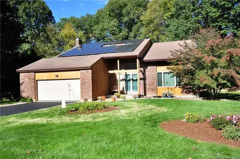 37 Markwood Rd, Manchester, CT 06040