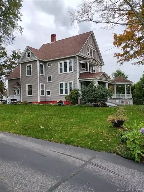 22 Seward St, Putnam, CT 06260