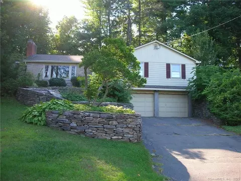 67 Selden Hill Dr, West Hartford, CT 06107