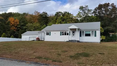 27 Dewey St, Putnam, CT 06260