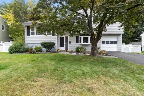 14 Fox Meadow Ln, West Hartford, CT 06107