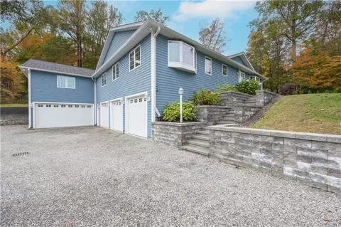 783 Whittemore Rd, Middlebury, CT 06762