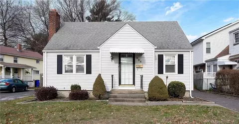 684 Flatbush Ave, West Hartford, CT 06110