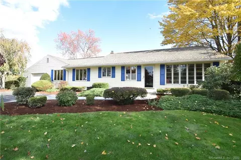890 North St, Suffield, CT 06078