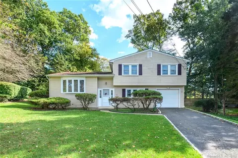 46 Idlewood Pl, Stamford, CT 06905