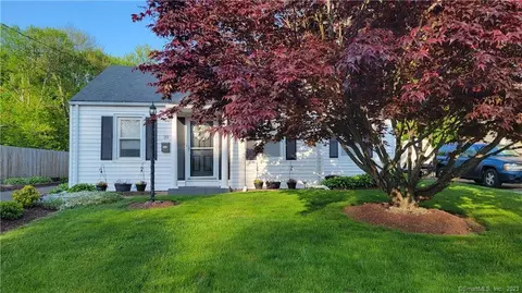 39 Norwich Ln, East Hartford, CT 06118
