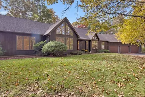 192 Knollwood Rd, Manchester, CT 06042
