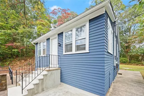 836 Chopsey Hill Rd, Bridgeport, CT 06606