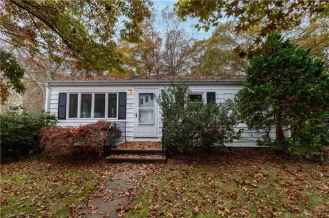 33 Lathrop Ave, Stonington, CT 06379