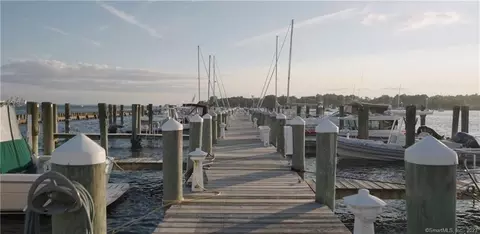 4 Northwest St #B26, Stonington, CT 06378