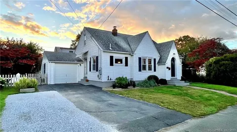 60 Avon St, Milford, CT 06461