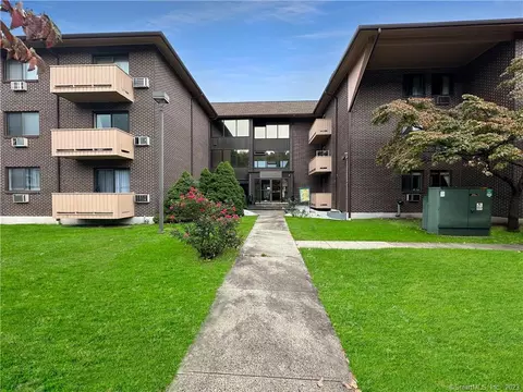 40 California St #B7, Stratford, CT 06615