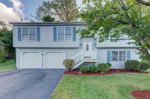 41 Westport Dr, Waterbury, CT 06706