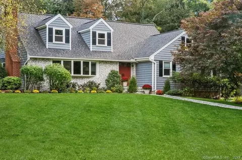 71 Bartina Ln, Stamford, CT 06902