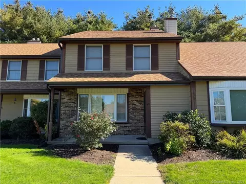 42 Mcintosh Cir #42, Rocky Hill, CT 06067