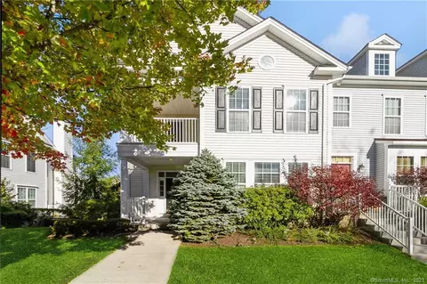 9 Shawe St #9, Danbury, CT 06810