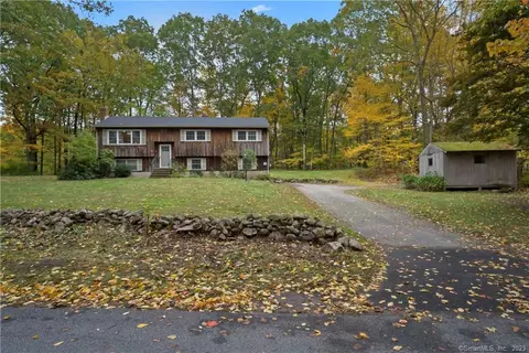29 Cedar Hill Rd, Newtown, CT 06470