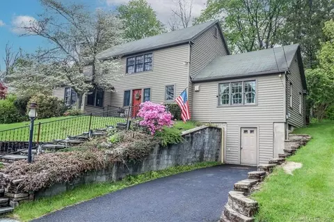 15 Fordyce Rd, New Milford, CT 06776