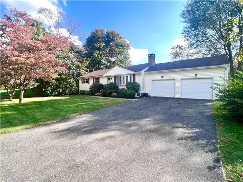30 Alden Ave, Trumbull, CT 06611