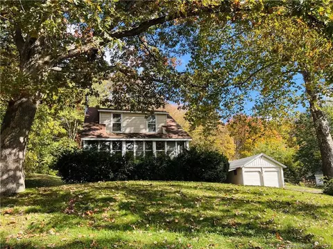 20 Hicksville Rd, Cromwell, CT 06416