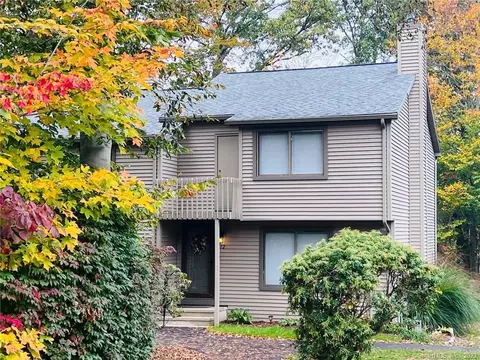 12 Hitching Post Ln #12, Glastonbury, CT 06033