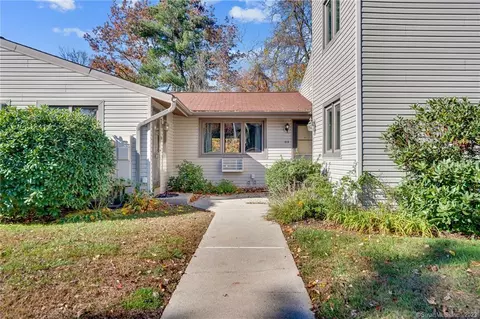 114 Butternut Ln #114, Bristol, CT 06010