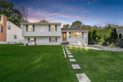 35 Heather Hts, Meriden, CT 06451