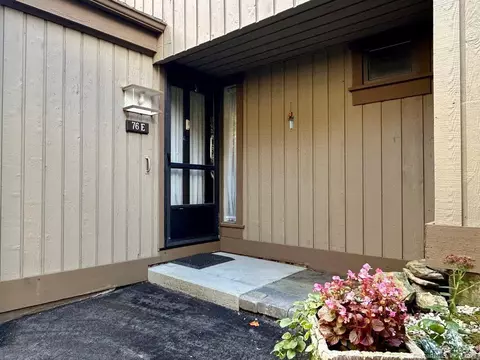 76 Heritage Vlg #E, Southbury, CT 06488