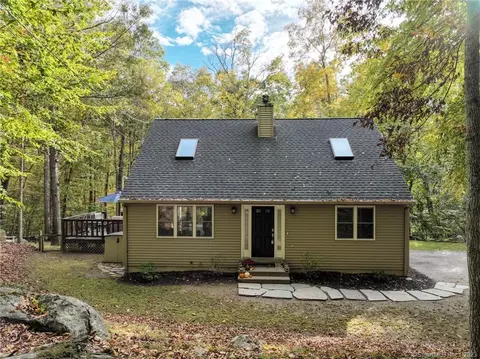 24 Fanning Rd, Ledyard, CT 06339